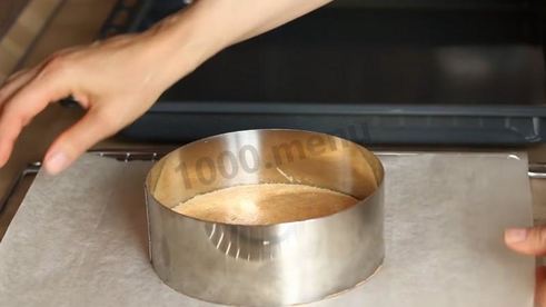 муссовый торт с зеркальной глазурью и яблочным конфи