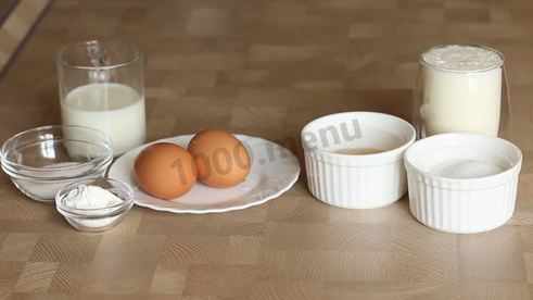 муссовый торт с зеркальной глазурью и яблочным конфи