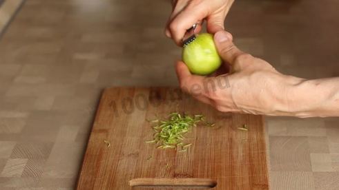 муссовый торт с зеркальной глазурью и яблочным конфи