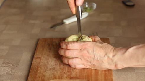 муссовый торт с зеркальной глазурью и яблочным конфи