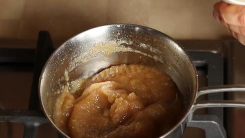 муссовый торт с зеркальной глазурью и яблочным конфи