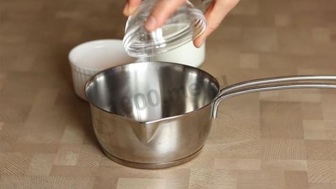 муссовый торт с зеркальной глазурью и яблочным конфи