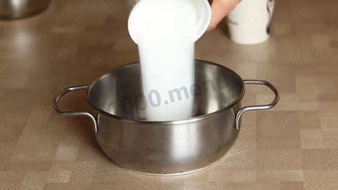 муссовый торт с зеркальной глазурью и яблочным конфи