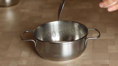 муссовый торт с зеркальной глазурью и яблочным конфи