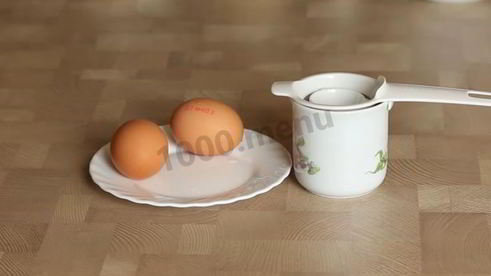 муссовый торт с зеркальной глазурью и яблочным конфи