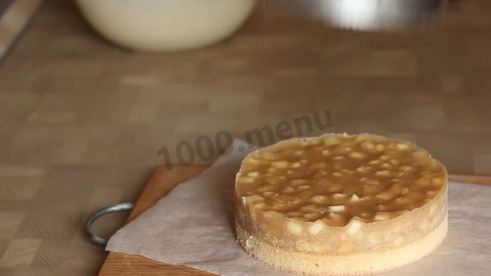 муссовый торт с зеркальной глазурью и яблочным конфи