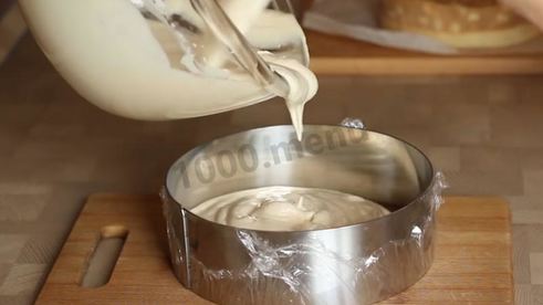 муссовый торт с зеркальной глазурью и яблочным конфи