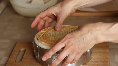 муссовый торт с зеркальной глазурью и яблочным конфи