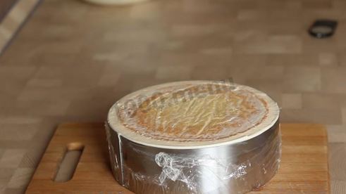 муссовый торт с зеркальной глазурью и яблочным конфи