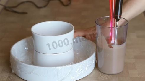 муссовый торт с зеркальной глазурью и яблочным конфи