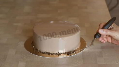 муссовый торт с зеркальной глазурью и яблочным конфи