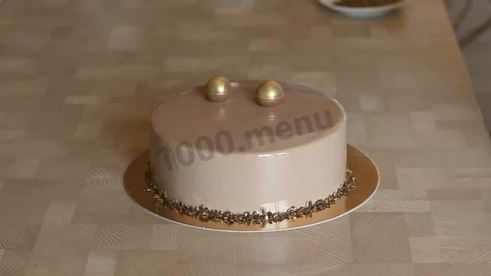 муссовый торт с зеркальной глазурью и яблочным конфи