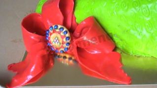 Праздничный бант из мастики на торт