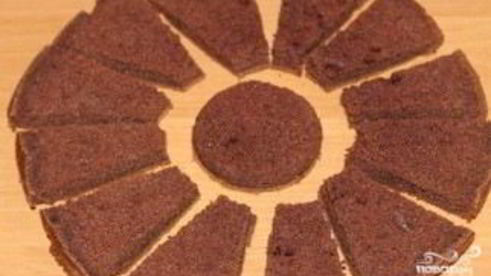 шоколадный торт с фруктами