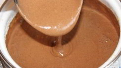 шоколадный торт с фруктами