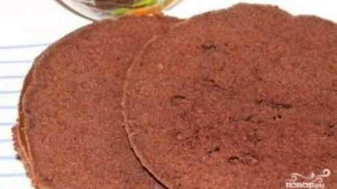 шоколадный торт с фруктами