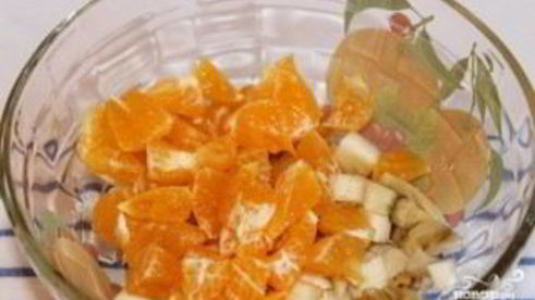 шоколадный торт с фруктами