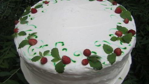 торт клубнично-маковый