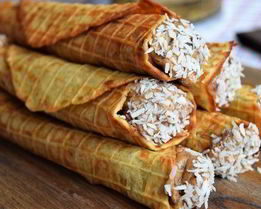 Банановые вафли с кремом из фиников и орехов