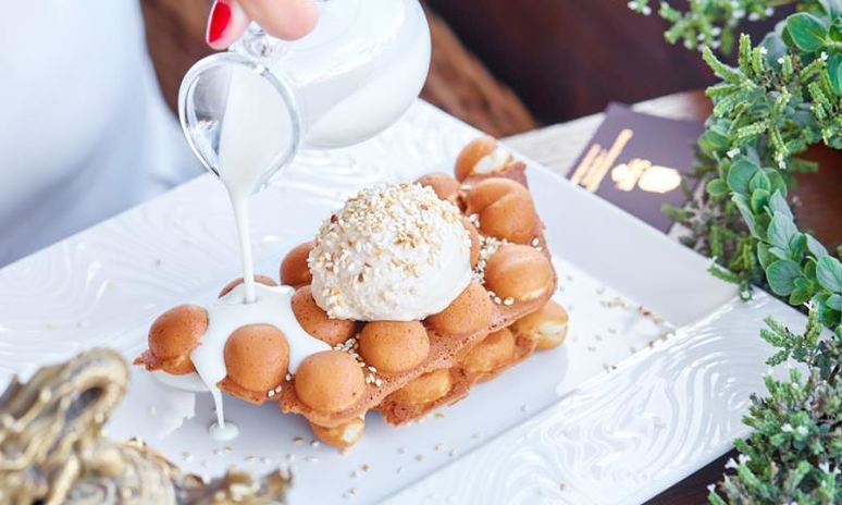Рецепт гонконгских вафель с кунжутным мороженым и сливочно-имбирным соусом
