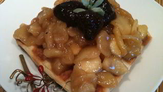 Слоеные вафли с карамельными яблоками