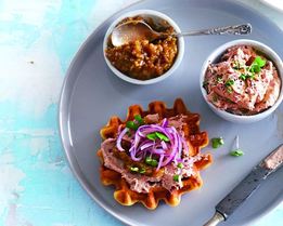 Вафли на простокваше с изюмом и паштетом из куриной печенки