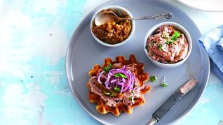 Вафли на простокваше с изюмом и паштетом из куриной печенки