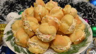 Профитроли с крабовой начинкой