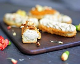 Эклеры с белковым кремом