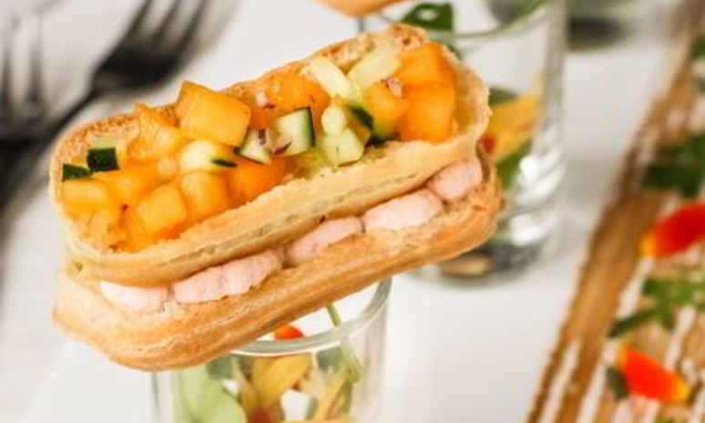 Рецепт эклеров с креветочным кремом и тартаром из хурмы