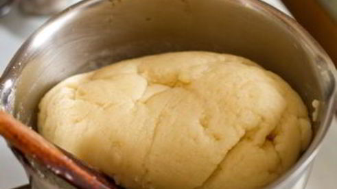 эклеры с креветочным кремом и тартаром из хурмы