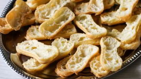 эклеры с креветочным кремом и тартаром из хурмы