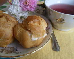 Эклеры с творожным кремом и жареными яблоками