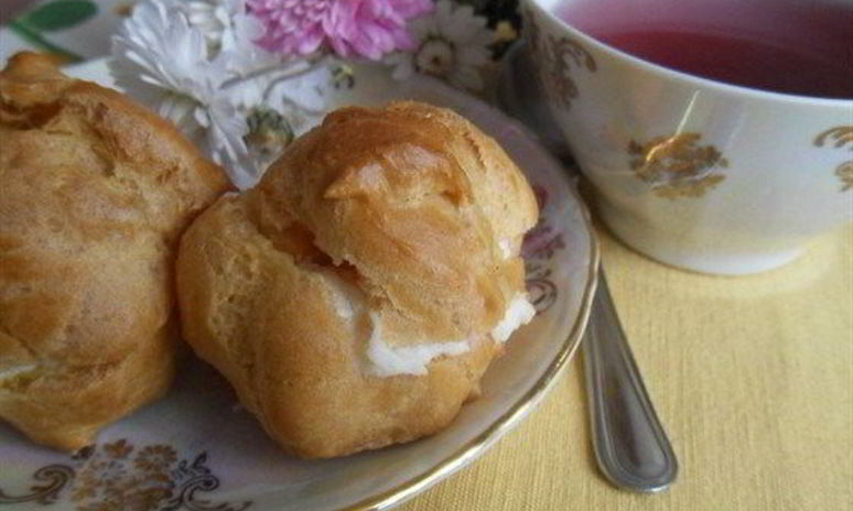 Рецепт эклеров с творожным кремом и жареными яблоками