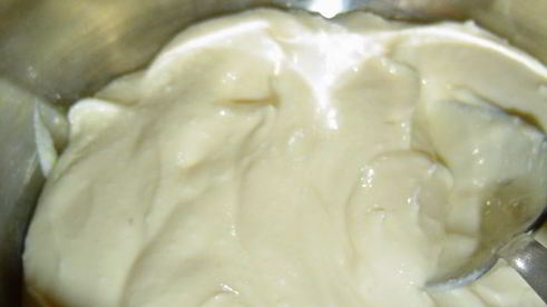 эклеры с заварным творожным кремом и клубникой