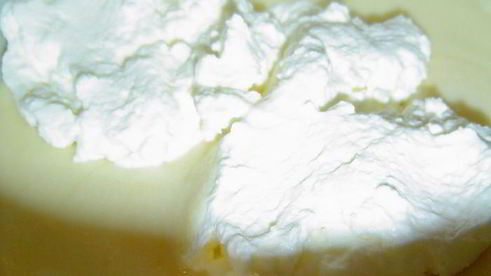 эклеры с заварным творожным кремом и клубникой