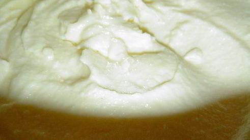 эклеры с заварным творожным кремом и клубникой