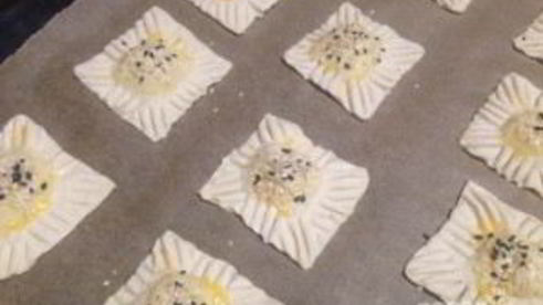 закусочные слойки с паштетом