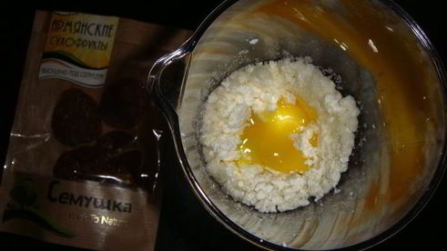 блинная запеканка с творогом и сушеными сливами