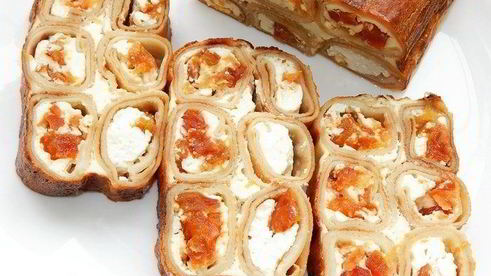 блинная запеканка с творогом и сушеными сливами