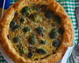 Картофельная запеканка с грибами и брокколи