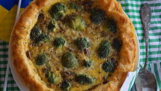 Картофельная запеканка с грибами и брокколи