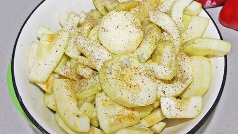 овощная запеканка из кабачков с картофелем и помидорами