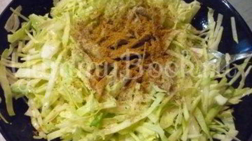 похрустывающая запеканка из капусты с грецким орехом