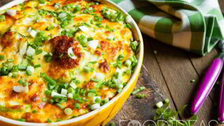 Рисовая запеканка со спаржевой фасолью и лососем