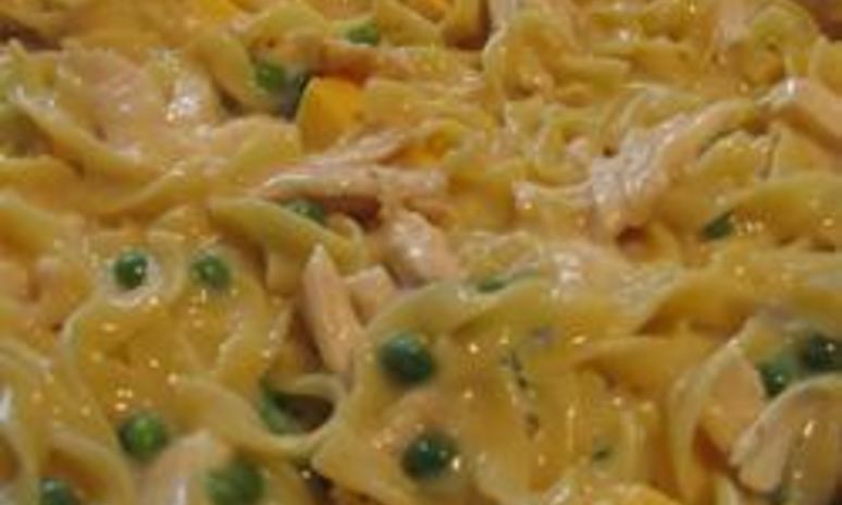 Рецепт запеканки из макарон с консервированным тунцом и горошком