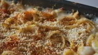 Запеканка из макарон с курицей и соусом Бешамель