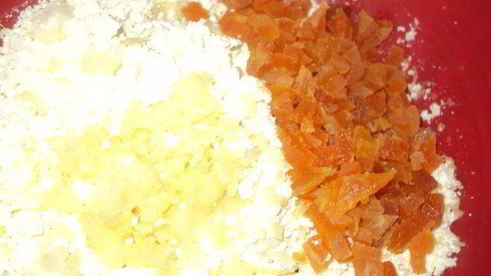 запеканка из творога и кукурузных хлопьев с курагой