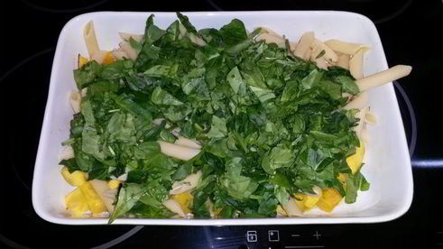 запеканка с тыквой, пастой и шпинатом