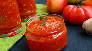 Аджика с яблоками помидорами и перцем